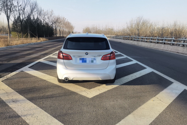 宝马2系旅行车 2018款 218i 领先型车身外观6004