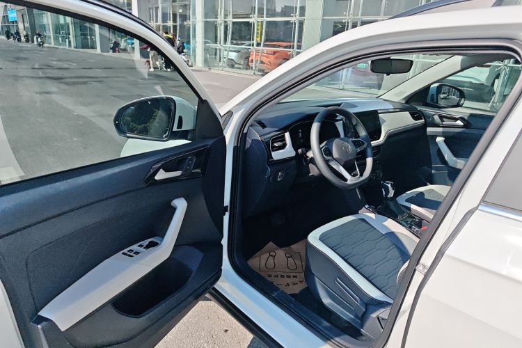 大众 途岳 2025款 新锐 300TSI 锐意版中控内饰7003