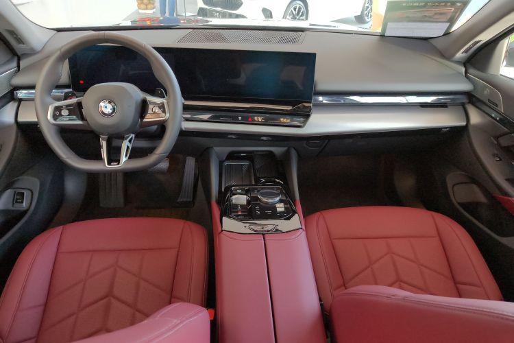 宝马5系 2025款 530Li 领先型 M运动套装中控内饰7003