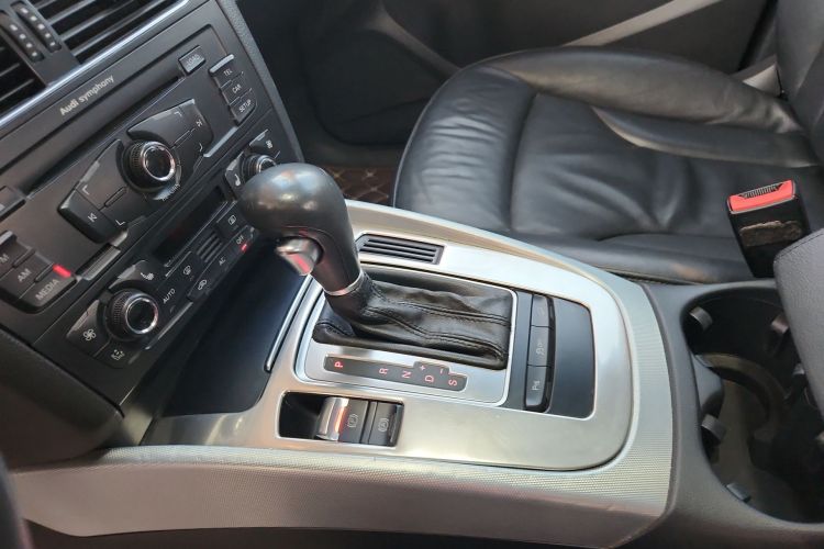 奥迪Q5 2011款 2.0TFSI 技术型局部细节9003