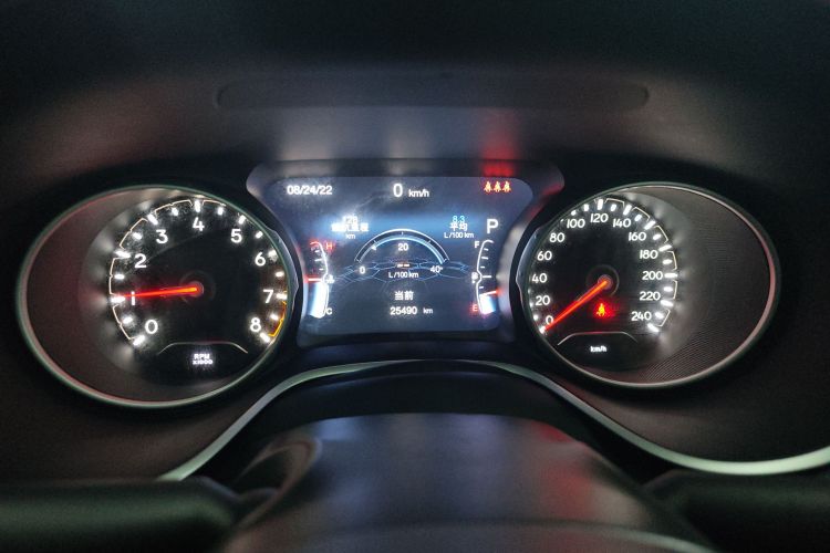 Jeep 指南者 2020款 220T 自动精英版中控内饰15