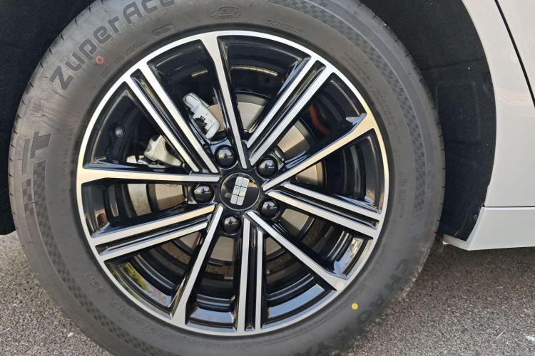 吉利银河 银河A7 2025款 EM-i 70km 启航版车身外观6011