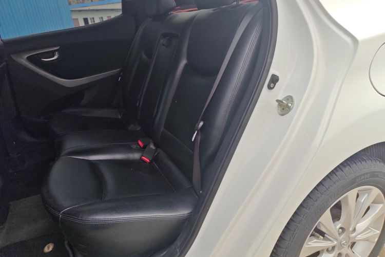 现代 朗动 2016款 1.6L 自动尊贵型中控内饰7001