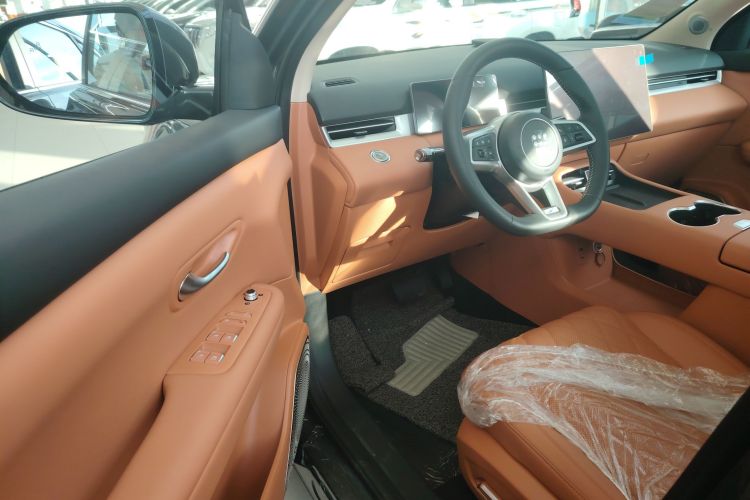 蓝电E5 PLUS 2025款 120km 标准旅行定制版 7座中控内饰7001