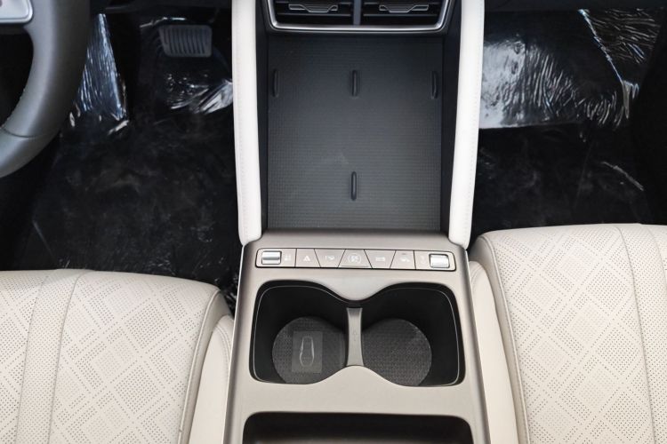 比亚迪 元UP 2025款 智驾版 401KM 活力版中控内饰7009