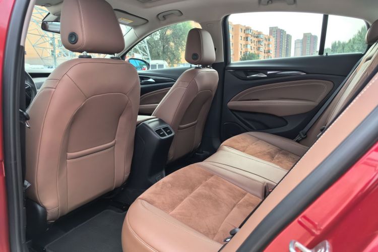 别克 君威 2019款 20T 精英型 国VI中控内饰7004