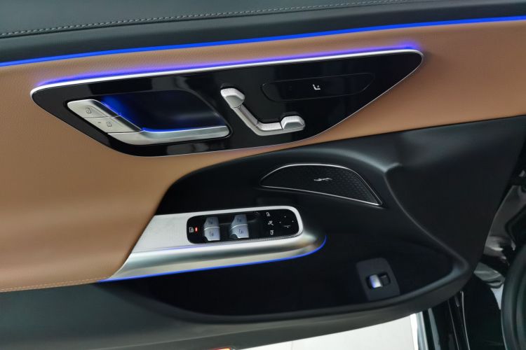 奔驰E级 2025款 E 260 L中控内饰7003