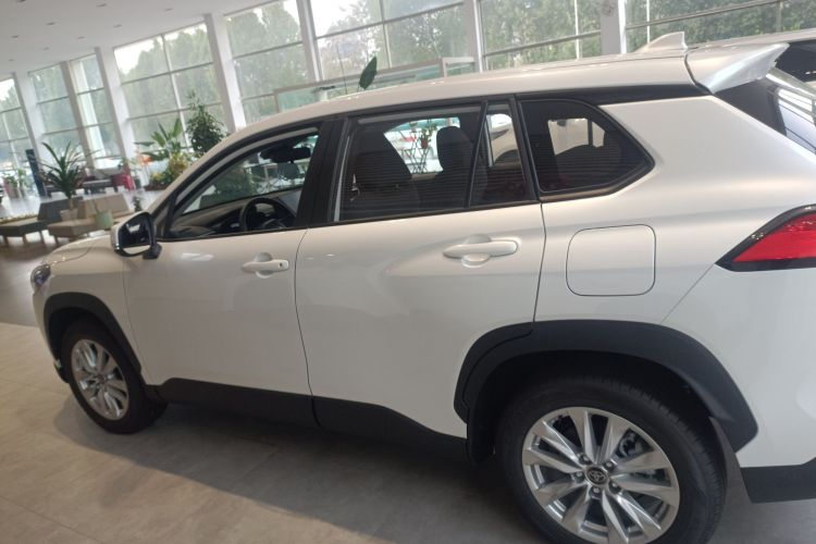 丰田 卡罗拉锐放 2024款 2.0L 精英版车身外观6005