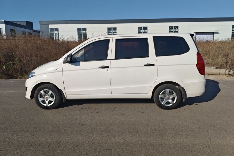 五菱汽车 五菱宏光 2020款 1.2L S基本型国VI LSI车身外观6006