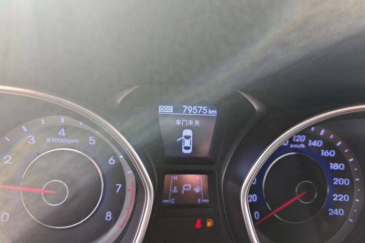 现代 朗动 2015款 1.6L 自动领先型中控内饰15