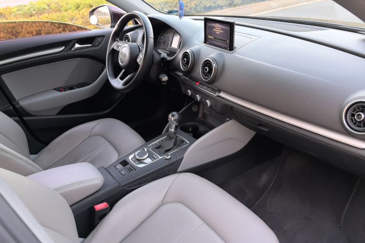 奥迪A3 2018款 30周年年型 Limousine 35 TFSI 进取型中控内饰7009