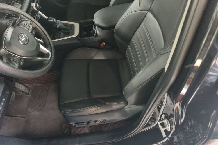 丰田 威兰达 2024款 2.0L CVT两驱豪华PLUS版局部细节19