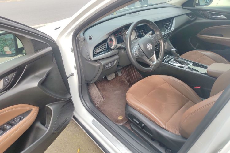 别克 君威 2019款 20T 豪华型 国VI中控内饰7002