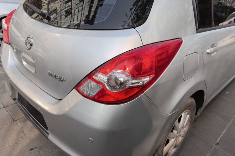 日产 骐达TIIDA 2011款 1.6L CVT舒适型局部细节9006