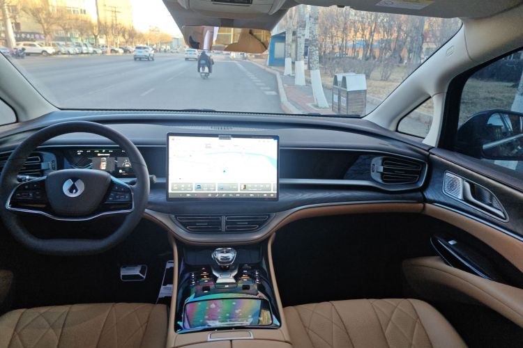 腾势D9 2024款 DM-i 1050 尊享型中控内饰7003