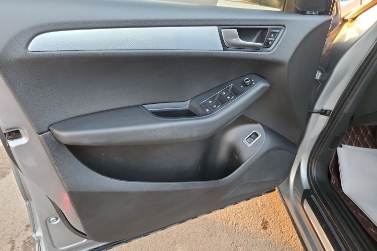 奥迪Q5 2011款 2.0TFSI 技术型局部细节9004