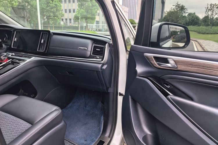 广汽传祺 传祺M8 2023款 领秀系列 390T 豪华版中控内饰7005