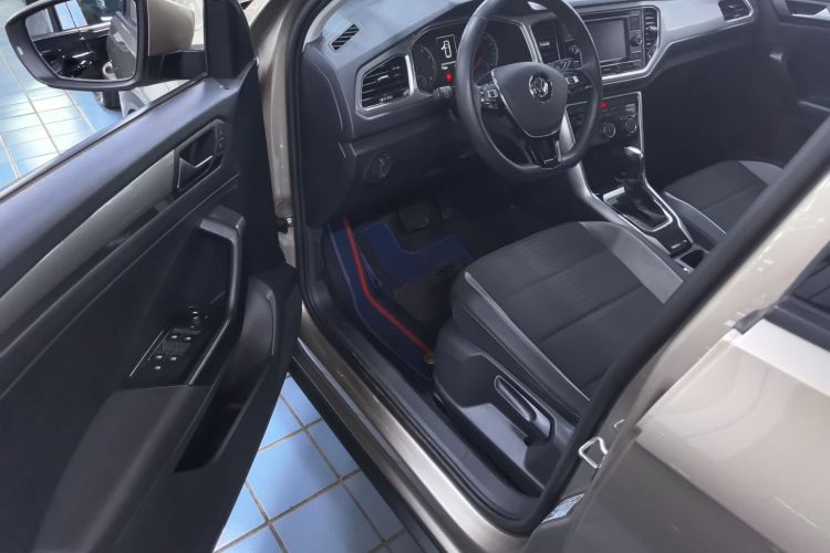 大众 T-ROC探歌 2020款 230TSI DSG两驱进取型中控内饰7002