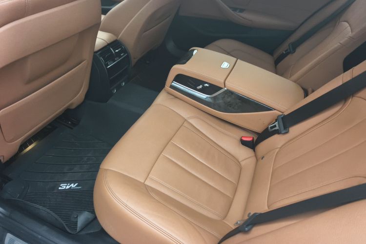 宝马5系 2018款 改款 530Li 领先型 M运动套装局部细节9004