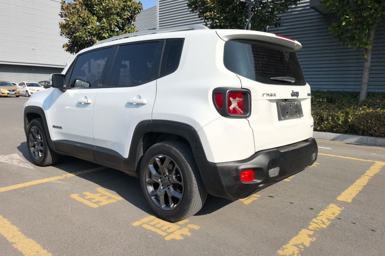 Jeep 自由侠 2018款 互联大屏版 180T 自动动能版+车身外观6005