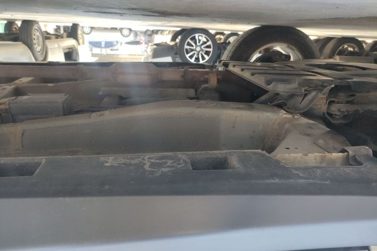 比亚迪S6 2014款 2.0L 手动豪华型 5座局部细节9014