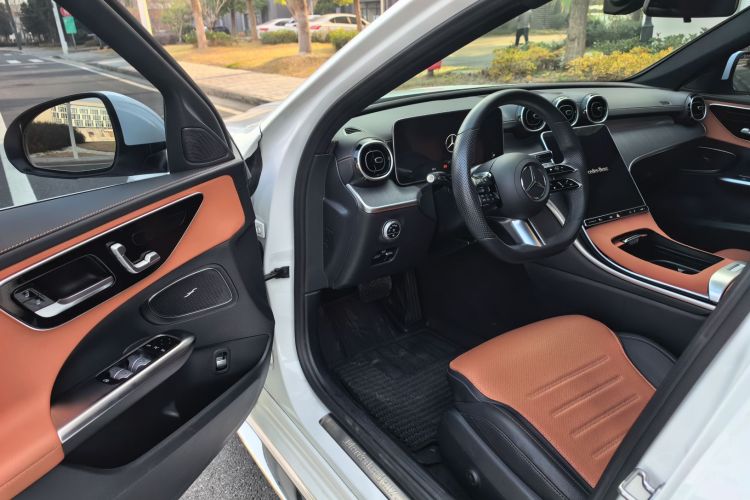 奔驰C级 2022款 改款 C 200 L 运动版中控内饰7002