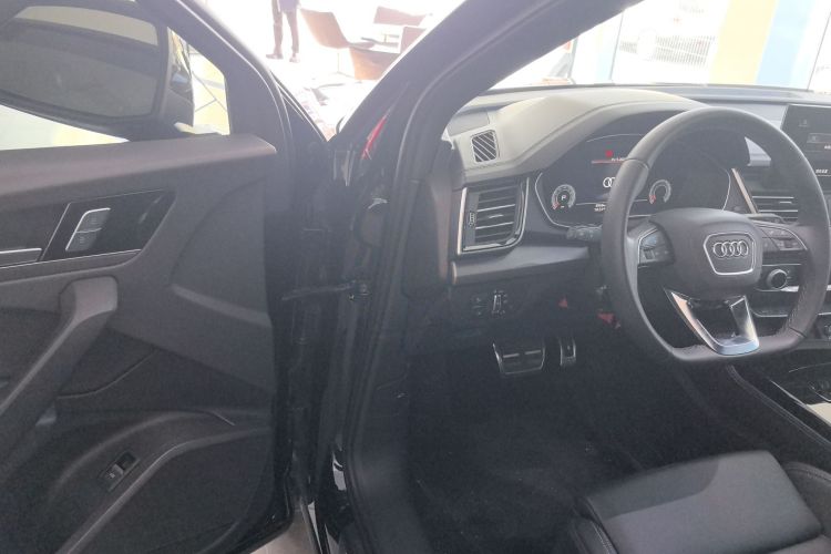 奥迪Q5L 2025款 40 TFSI 豪华动感型中控内饰7002