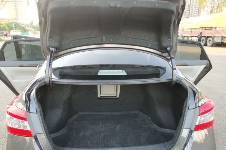 日产 轩逸 2012款 1.6XE CVT舒适版局部细节23