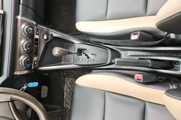 丰田 YARiS L 致炫 2014款 1.3E 自动魅动版中控内饰7005