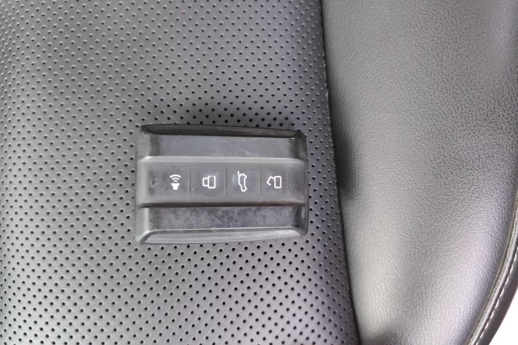 坦克300 2021款 越野版 2.0T 征服者中控内饰7001