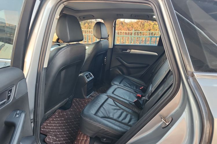 奥迪Q5 2011款 2.0TFSI 技术型中控内饰7002