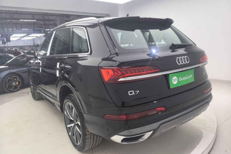 奥迪Q7 2021款 55 TFSI quattro S line运动型车身外观6005