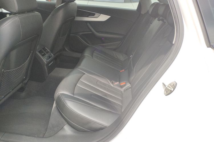 奥迪A4L 2019款 40 TFSI 时尚型 国VI中控内饰7001