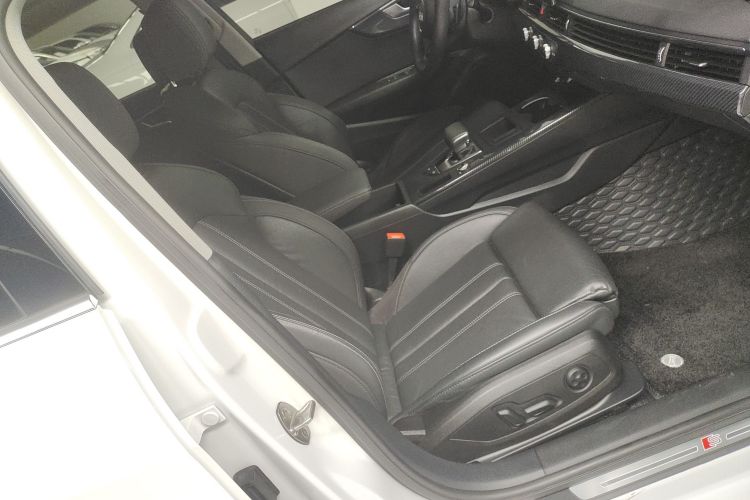 奥迪A4L 2020款 40 TFSI 时尚动感型局部细节9006