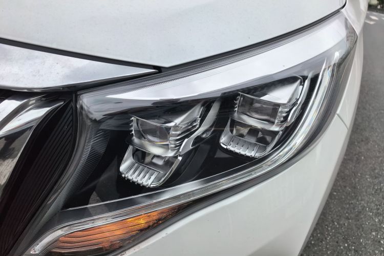 广汽传祺 传祺M8 2023款 领秀系列 390T 豪华版车身外观6010