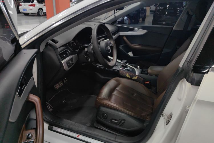 奥迪A5 2017款 Sportback 45 TFSI 时尚型中控内饰7003