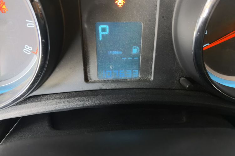 别克 英朗 2013款 GT 1.8L 自动时尚版中控内饰15