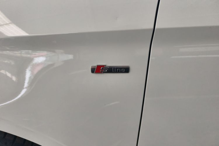 奥迪A3 2018款 30周年年型 Limousine 40 TFSI 运动型局部细节9002