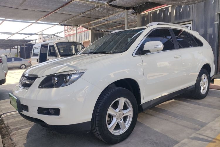 比亚迪S6 2014款 2.0L 手动豪华型 5座车身外观1