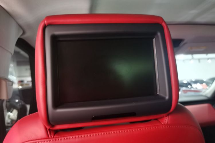 路虎 揽胜运动版 2022款 3.0 L6 耀黑版中控内饰7004