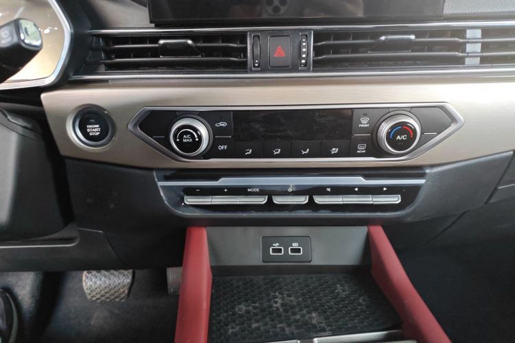 捷途X70 2023款 1.5T DCT陆冠版 5座中控内饰7007