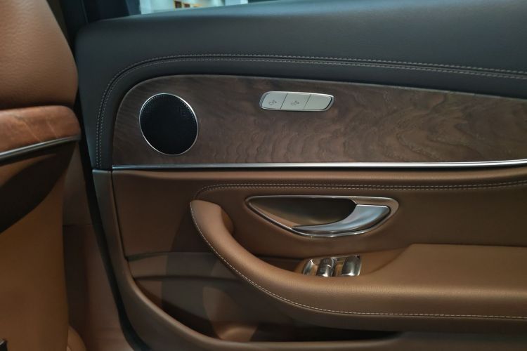 奔驰E级 2020款 改款 E 260 L中控内饰7010