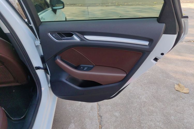 奥迪A3 2016款 Sportback 35 TFSI 风尚型中控内饰7007