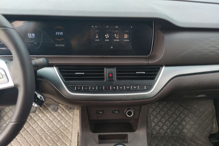 BAW北汽制造 锐胜王牌M7 2023款 1.6L 长轴创享型 9座局部细节16
