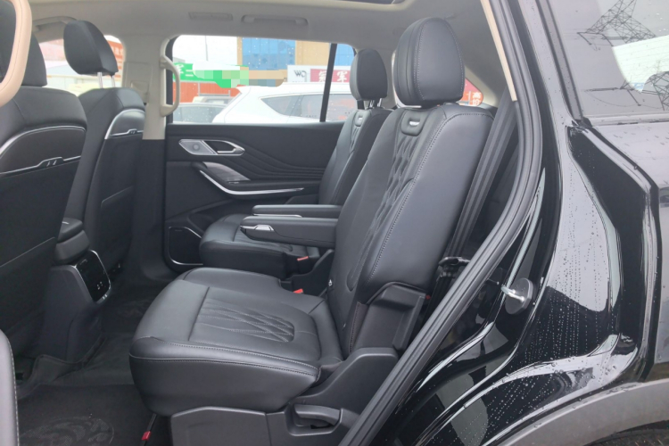 红旗HS7 PHEV 2025款 2.0T PHEV 两驱旗享版 6座中控内饰7001