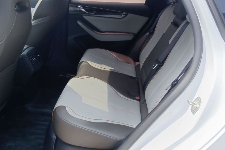 比亚迪 秦PLUS 2023款  冠军版 DM-i 120KM超越型中控内饰7001