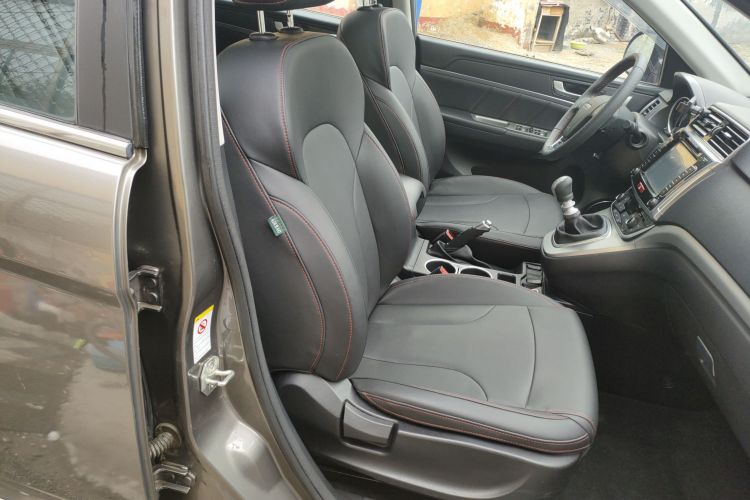 哈弗H6 2017款 蓝标 运动版 1.5T 手动两驱精英型局部细节41