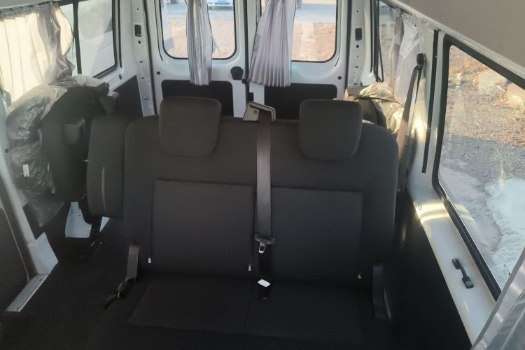 江铃福顺 2025款 2.0T 8AT柴油中轴中高顶商运型多功能乘用车7座中控内饰7001