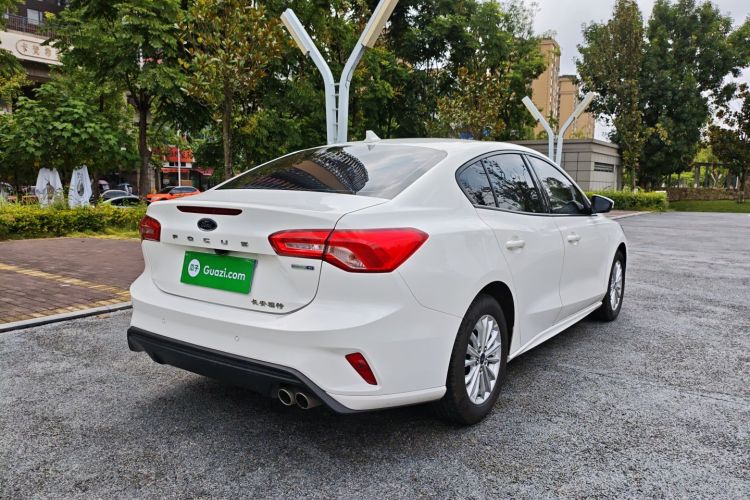 福特 福克斯 2020款 三厢 EcoBoost 180 自动锋潮型车身外观6005