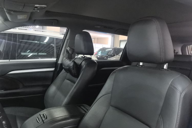 丰田 汉兰达 2018款 2.0T 四驱尊贵版 7座 国V中控内饰7002